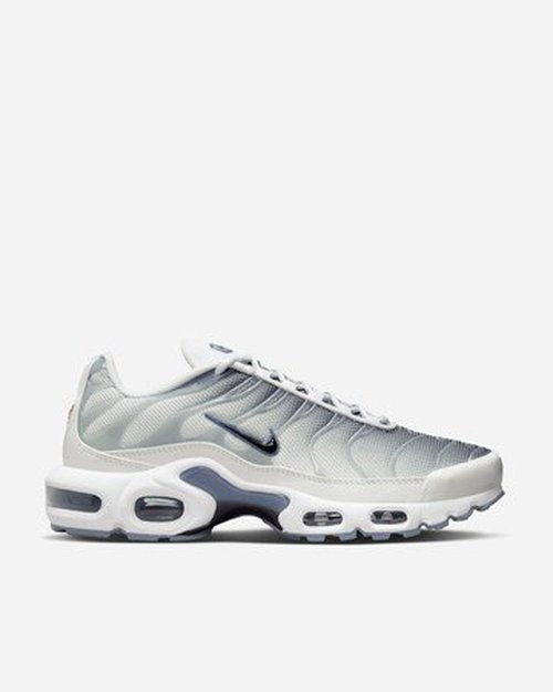 all red air max plus men's