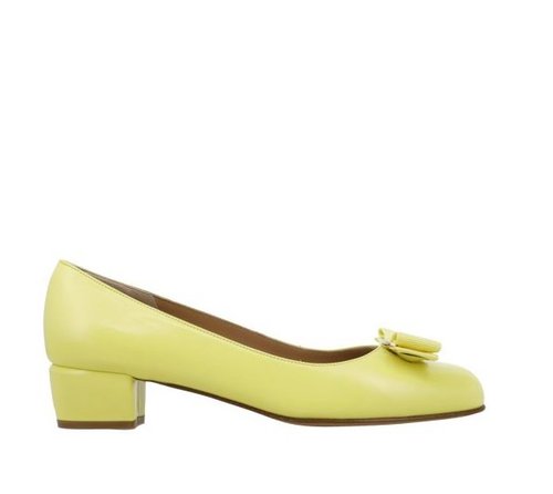 Salvatore Ferragamo Ladies Vara Bow Pump In Giallolino - 01D377 752474 D